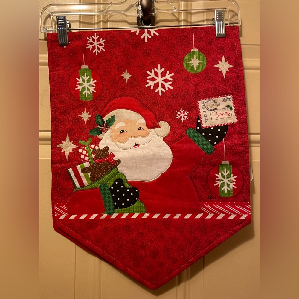 Santa Table Runner NWOT - Picture 4 of 5